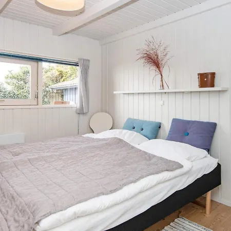 6 Person Holiday In